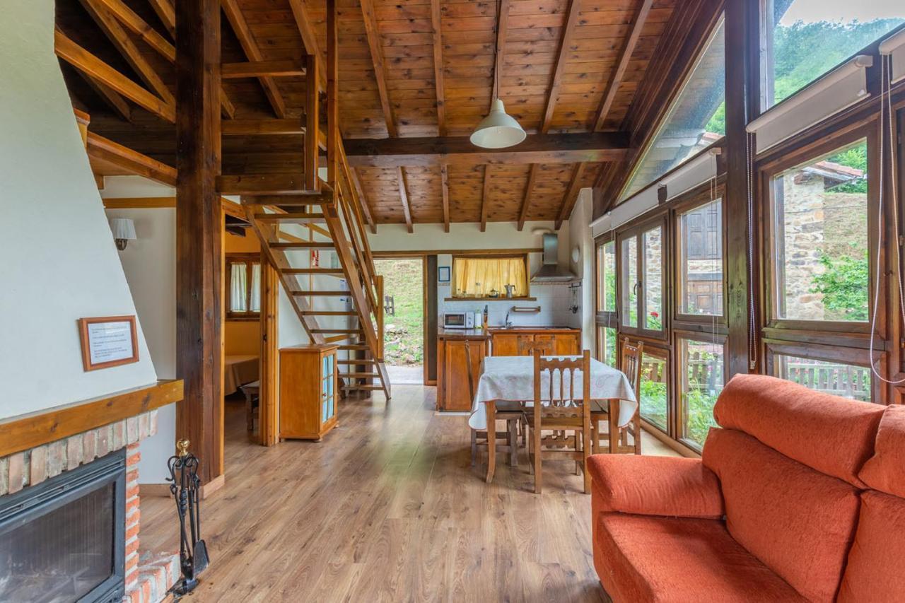 Apartamentos Rurales Los Picos De Redo カマレニョ エクステリア 写真