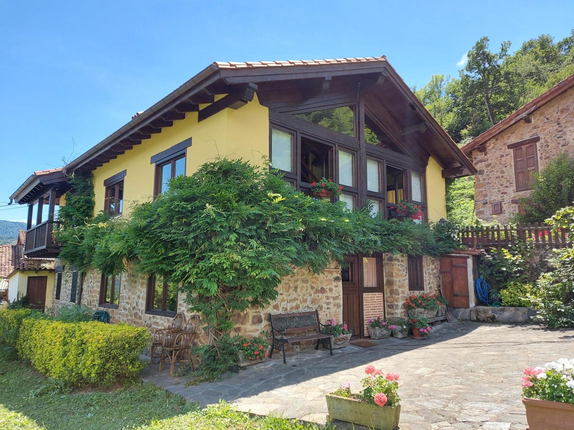 Apartamentos Rurales Los Picos De Redo カマレニョ エクステリア 写真