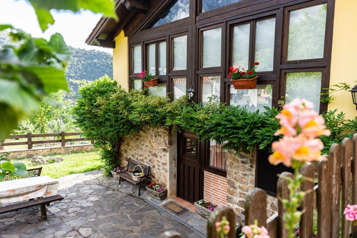 Apartamentos Rurales Los Picos De Redo カマレニョ エクステリア 写真