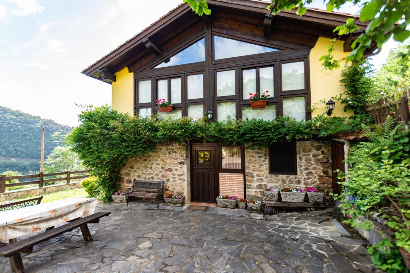 Apartamentos Rurales Los Picos De Redo カマレニョ エクステリア 写真
