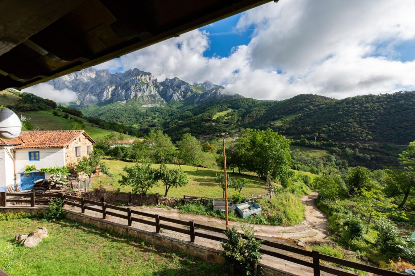 Apartamentos Rurales Los Picos De Redo カマレニョ エクステリア 写真