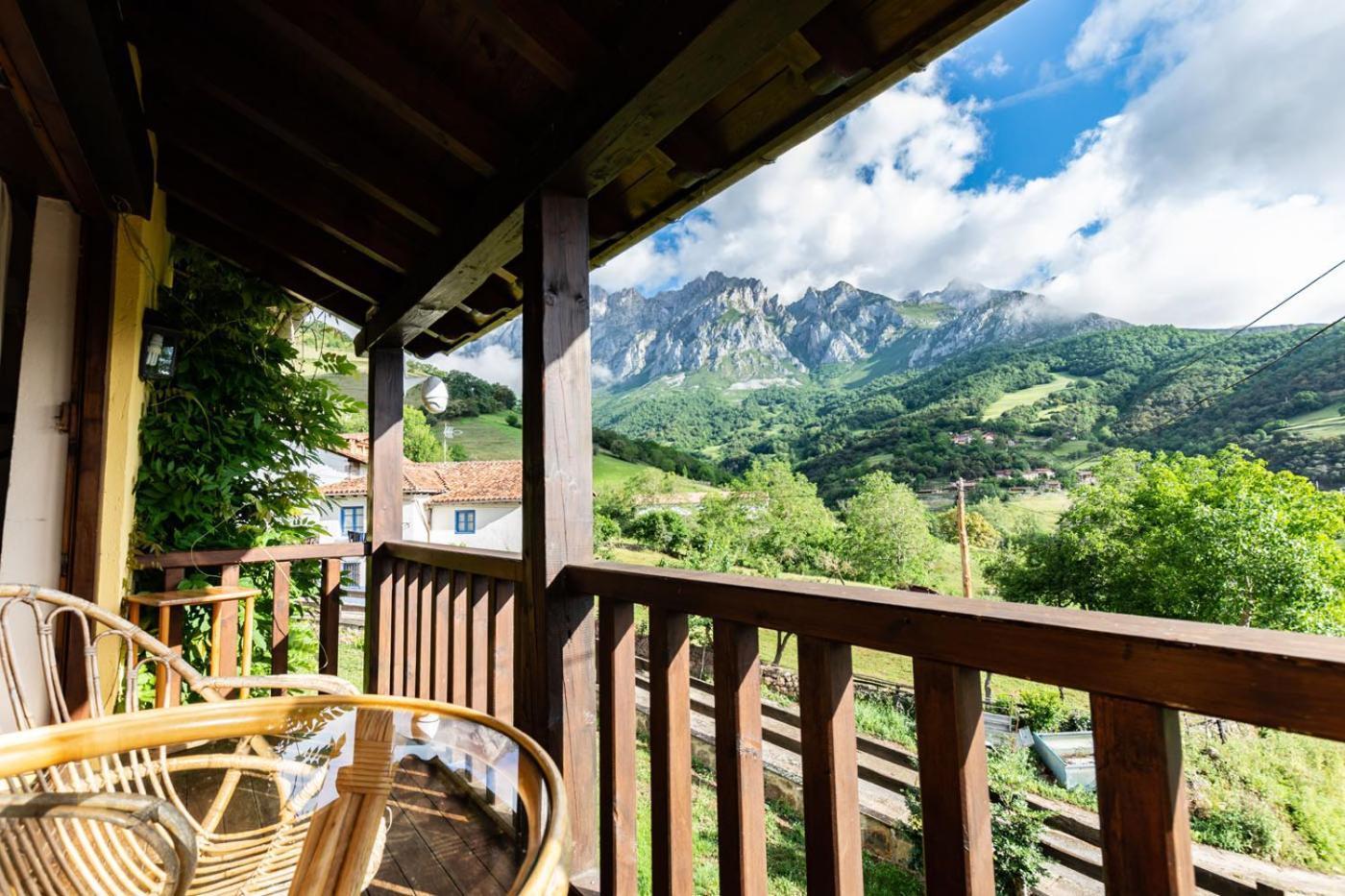 Apartamentos Rurales Los Picos De Redo カマレニョ エクステリア 写真