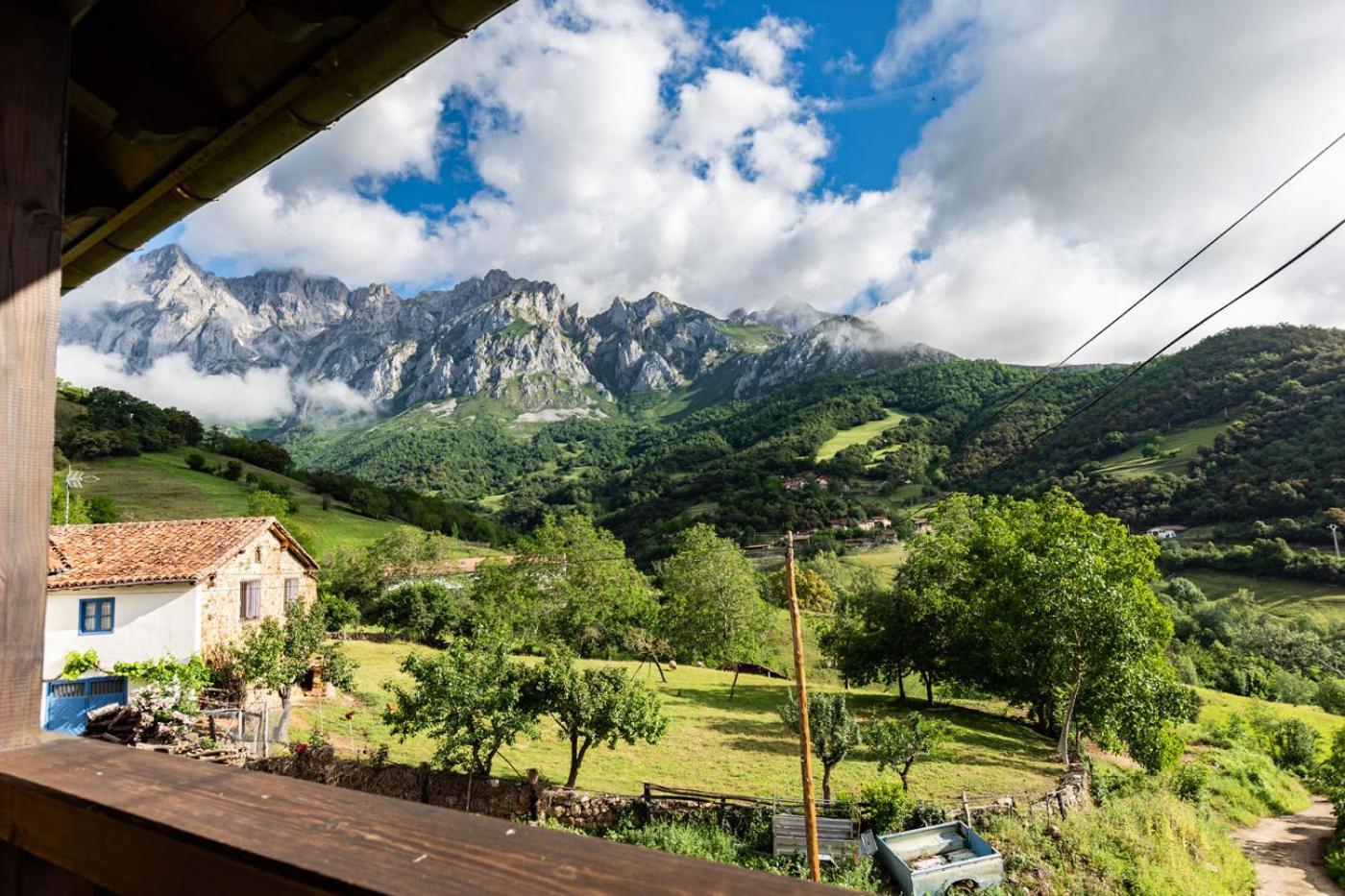 Apartamentos Rurales Los Picos De Redo カマレニョ エクステリア 写真
