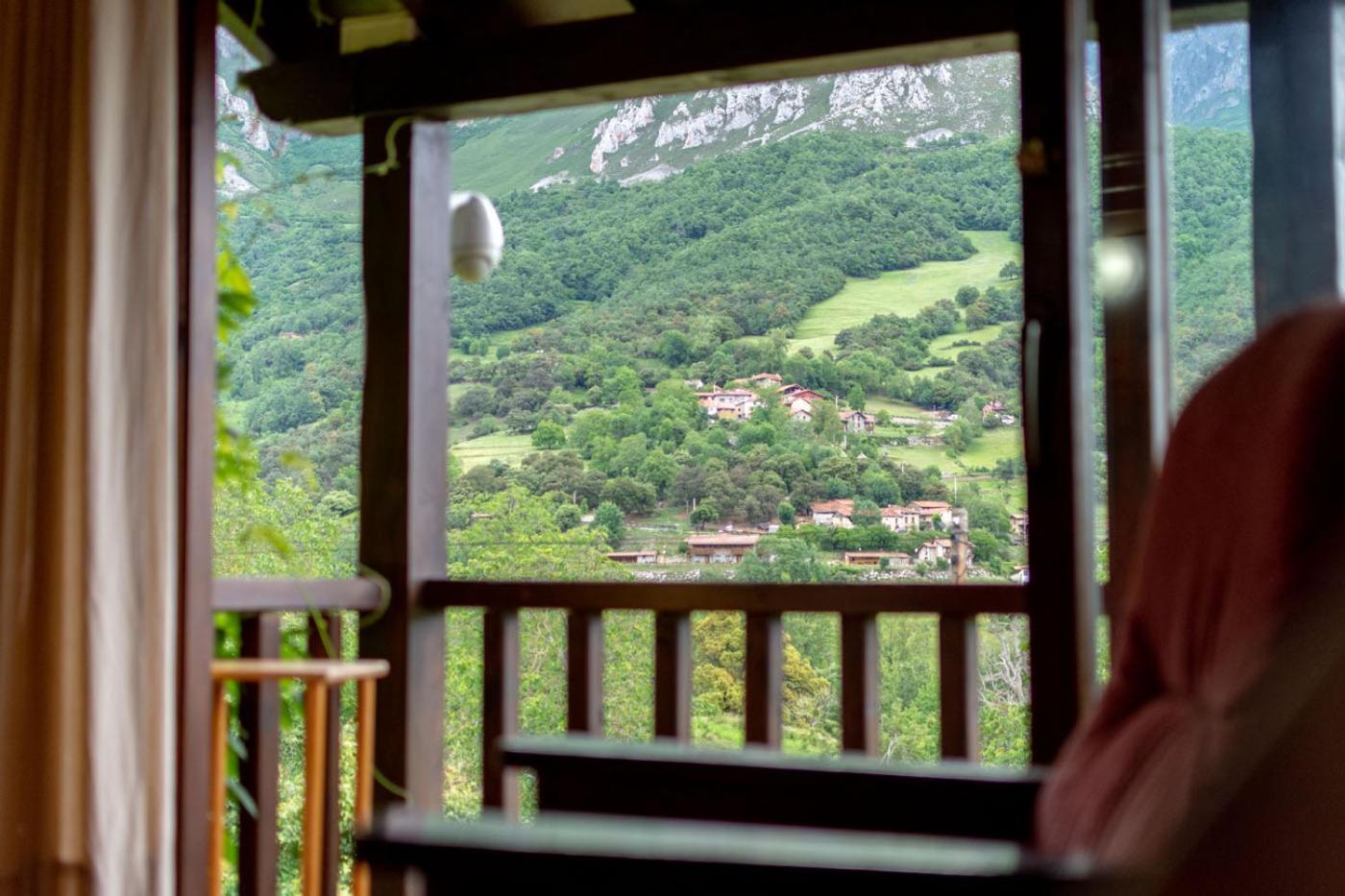 Apartamentos Rurales Los Picos De Redo カマレニョ エクステリア 写真