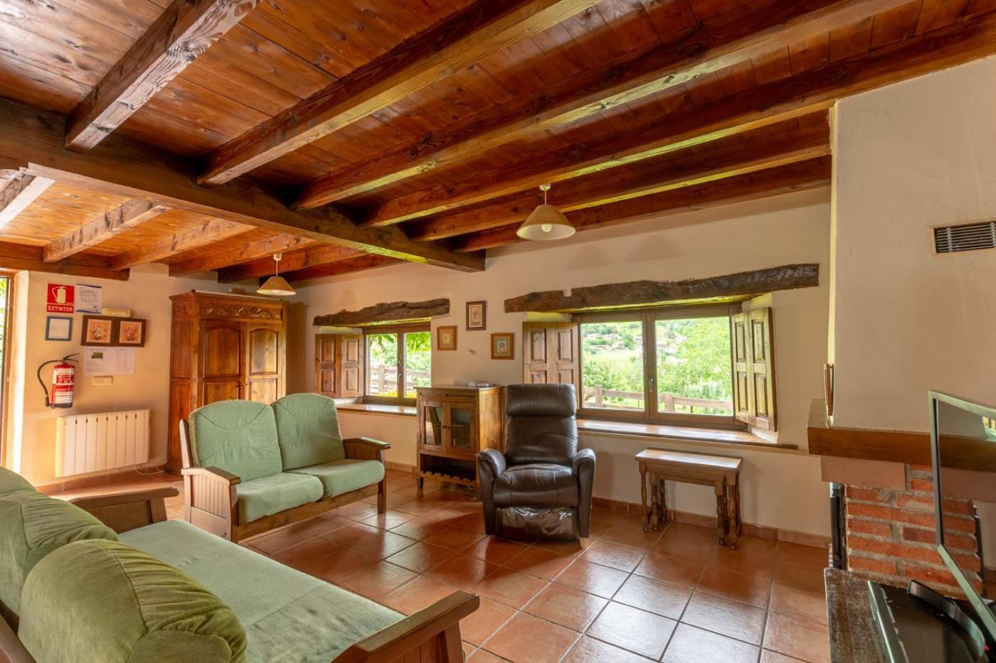Apartamentos Rurales Los Picos De Redo カマレニョ エクステリア 写真