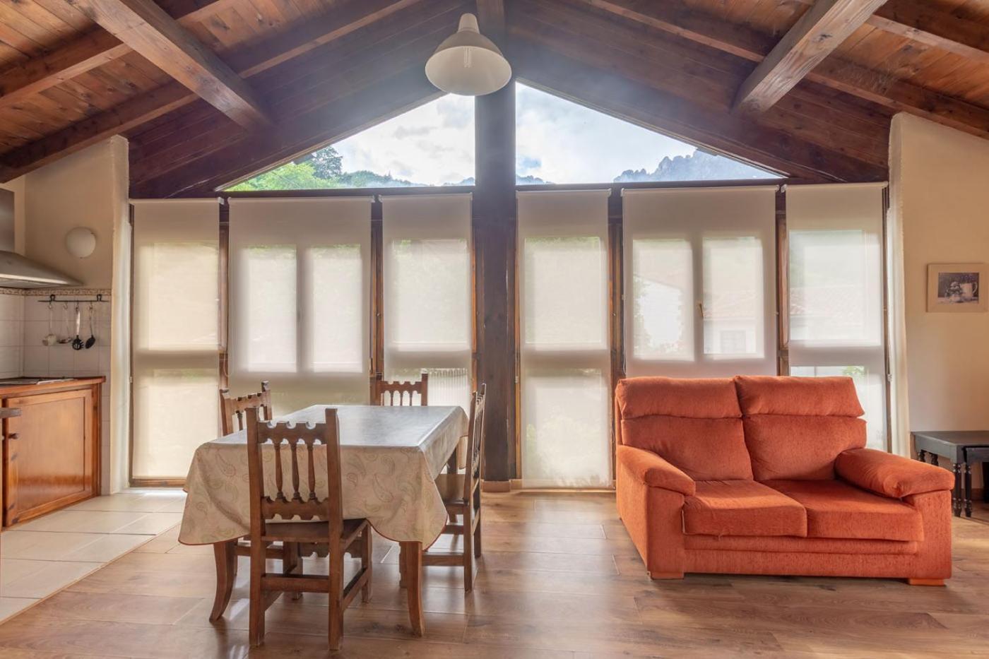 Apartamentos Rurales Los Picos De Redo カマレニョ エクステリア 写真