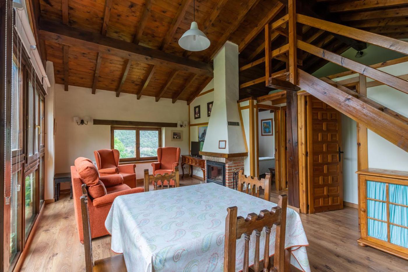 Apartamentos Rurales Los Picos De Redo カマレニョ エクステリア 写真