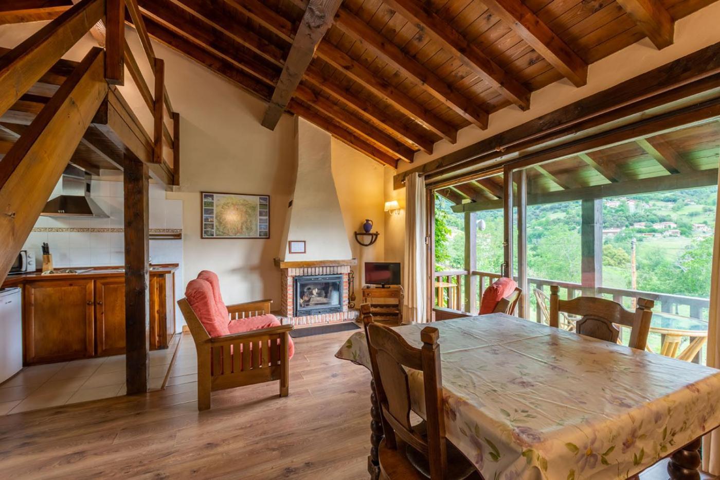 Apartamentos Rurales Los Picos De Redo カマレニョ エクステリア 写真