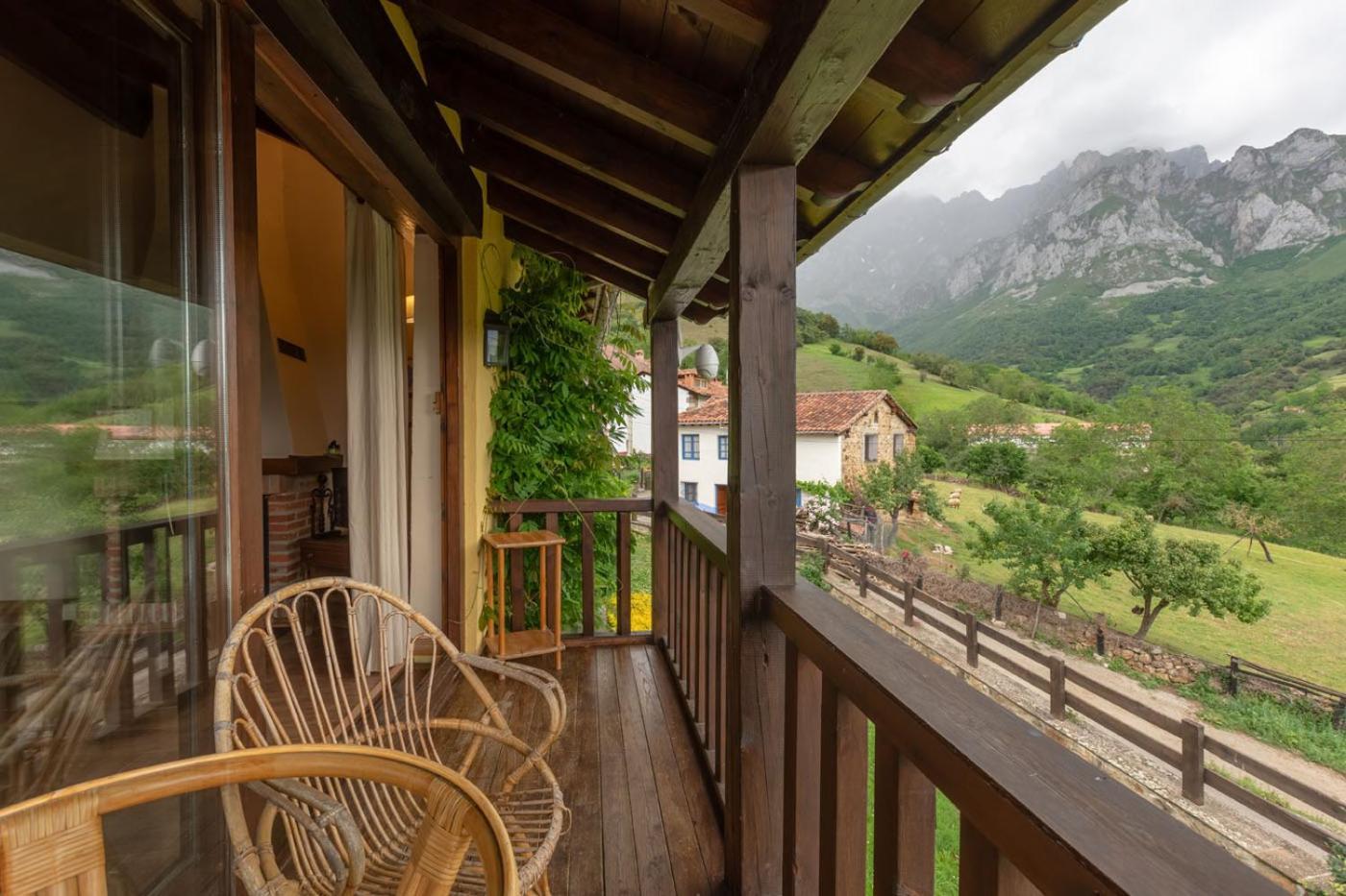 Apartamentos Rurales Los Picos De Redo カマレニョ エクステリア 写真