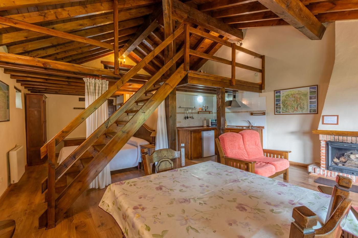 Apartamentos Rurales Los Picos De Redo カマレニョ エクステリア 写真