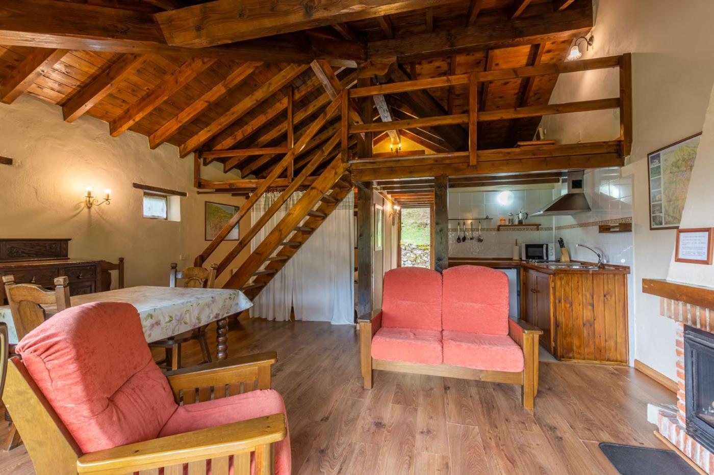 Apartamentos Rurales Los Picos De Redo カマレニョ エクステリア 写真